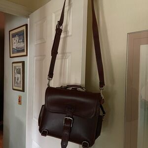 **Almost New** Saddleback Leather Full Grain Compact Laptop Bag